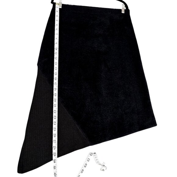 Asymmetrical Black Textured Skirt By KIAI Size 18 - Picture 7 of 9